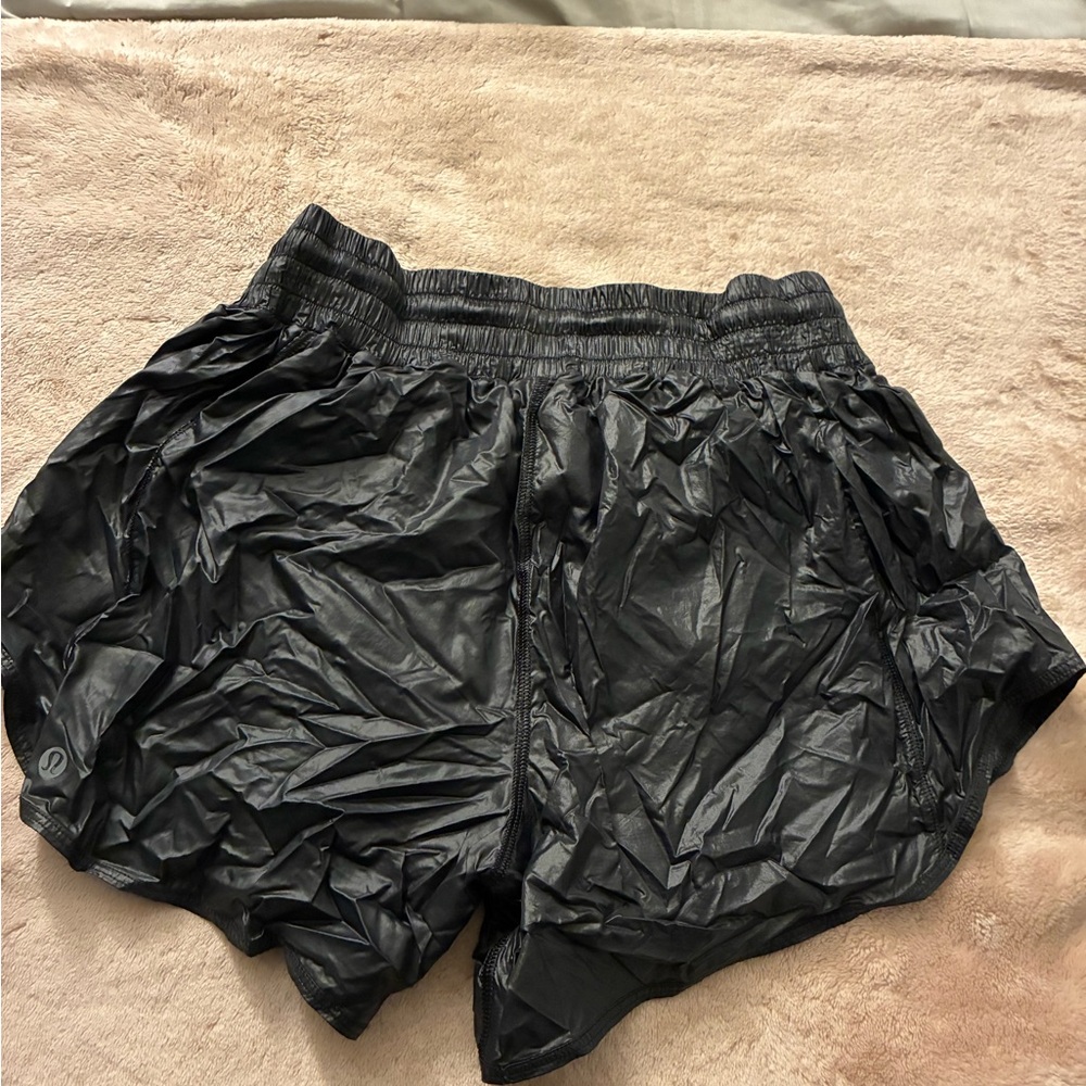 Matte Sheen Lululemon Hotty Hot 4” Shorts Size 6